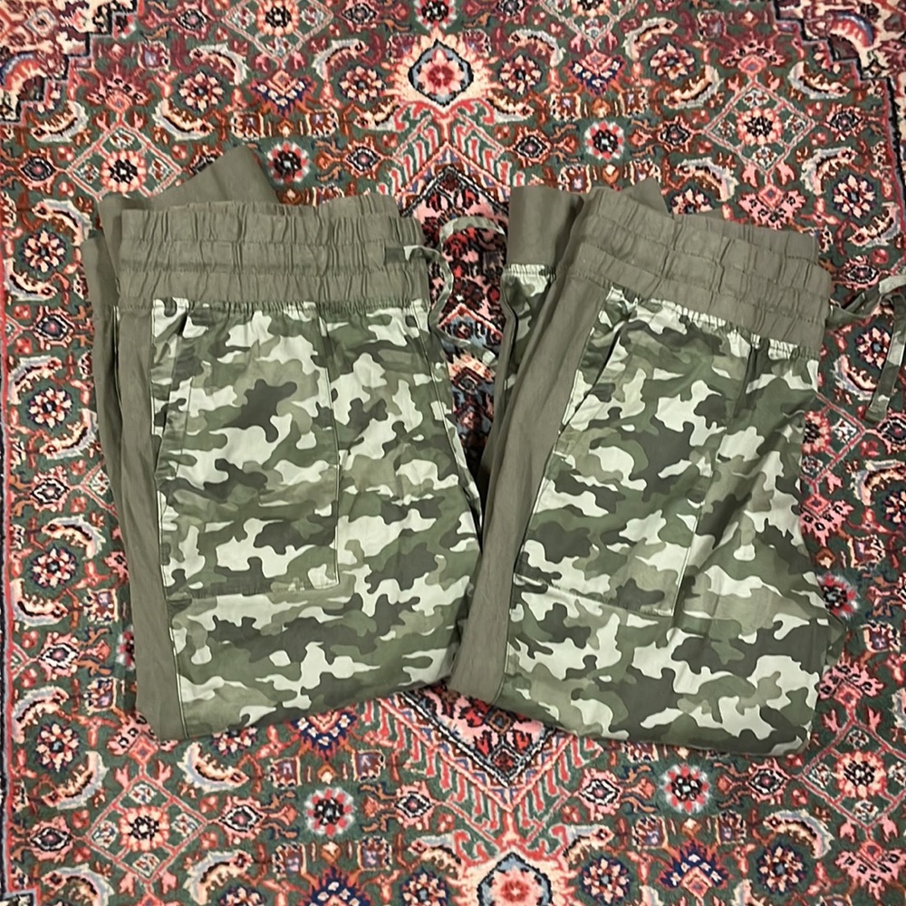 Time & Tru size large 2 pairs of utility joggers - Picture 4 of 4
